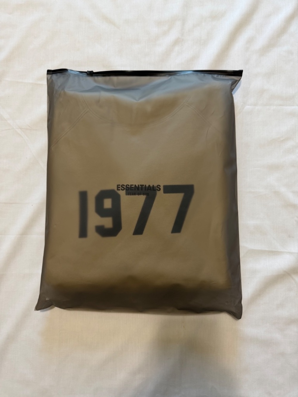Fear of God Essentials 1977 Hoodie Wheat Color Way Brand New Mens Medium - Picture 2 of 14